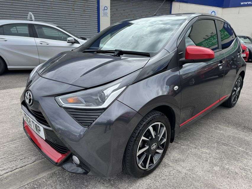 A 2021 TOYOTA AYGO 1.0 VVT-i x-trend Hatchback 5dr Petrol x-shift Euro 6 (Safety Sense) (71 ps A 2021 TOYOTA AYGO 1.0 VVT-i x-trend Hatchback 5dr Petrol x-shift Euro 6 (Safety Sense) (71 ps