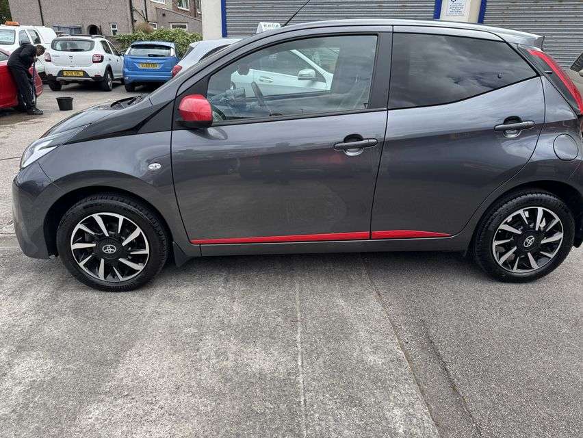 A 2021 TOYOTA AYGO 1.0 VVT-i x-trend Hatchback 5dr Petrol x-shift Euro 6 (Safety Sense) (71 ps A 2021 TOYOTA AYGO 1.0 VVT-i x-trend Hatchback 5dr Petrol x-shift Euro 6 (Safety Sense) (71 ps