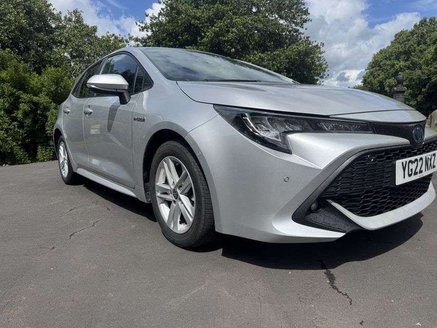A 2022 TOYOTA COROLLA 1.8 VVT-h GPF Icon Tech Hatchback 5dr Petrol Hybrid CVT Euro 6 (s/s) (122 p A 2022 TOYOTA COROLLA 1.8 VVT-h GPF Icon Tech Hatchback 5dr Petrol Hybrid CVT Euro 6 (s/s) (122 p