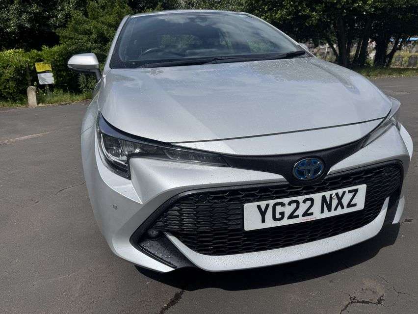 A 2022 TOYOTA COROLLA 1.8 VVT-h GPF Icon Tech Hatchback 5dr Petrol Hybrid CVT Euro 6 (s/s) (122 p A 2022 TOYOTA COROLLA 1.8 VVT-h GPF Icon Tech Hatchback 5dr Petrol Hybrid CVT Euro 6 (s/s) (122 p