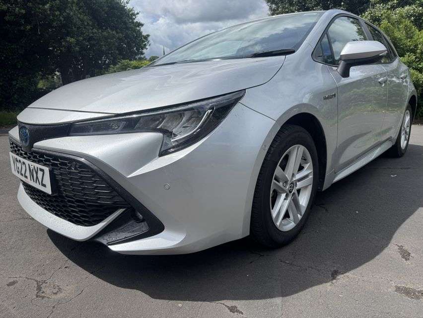 A 2022 TOYOTA COROLLA 1.8 VVT-h GPF Icon Tech Hatchback 5dr Petrol Hybrid CVT Euro 6 (s/s) (122 p A 2022 TOYOTA COROLLA 1.8 VVT-h GPF Icon Tech Hatchback 5dr Petrol Hybrid CVT Euro 6 (s/s) (122 p