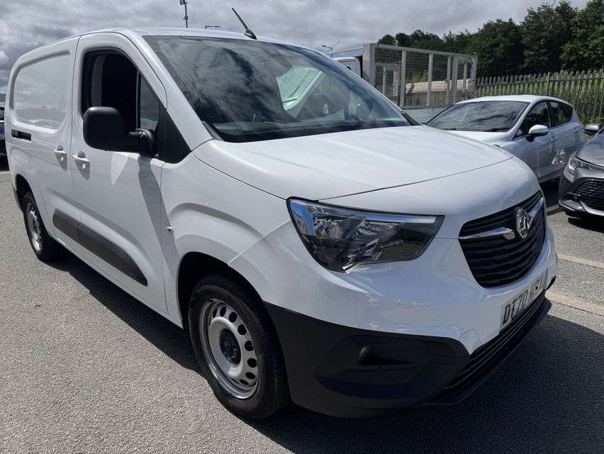 A 2021 VAUXHALL COMBO 1.5 Turbo D 2300 Edition Panel Van 4dr Diesel Auto L2 H1 Euro 6 (s/s) (130 A 2021 VAUXHALL COMBO 1.5 Turbo D 2300 Edition Panel Van 4dr Diesel Auto L2 H1 Euro 6 (s/s) (130