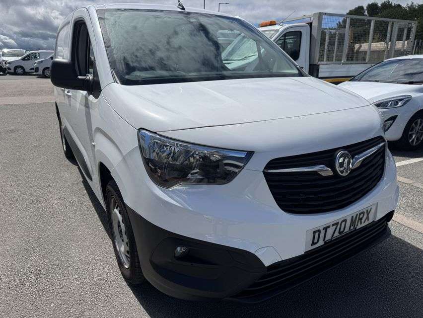 A 2021 VAUXHALL COMBO 1.5 Turbo D 2300 Edition Panel Van 4dr Diesel Auto L2 H1 Euro 6 (s/s) (130 A 2021 VAUXHALL COMBO 1.5 Turbo D 2300 Edition Panel Van 4dr Diesel Auto L2 H1 Euro 6 (s/s) (130
