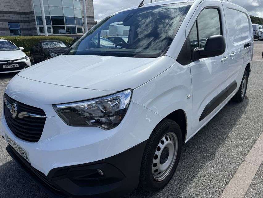 A 2021 VAUXHALL COMBO 1.5 Turbo D 2300 Edition Panel Van 4dr Diesel Auto L2 H1 Euro 6 (s/s) (130 A 2021 VAUXHALL COMBO 1.5 Turbo D 2300 Edition Panel Van 4dr Diesel Auto L2 H1 Euro 6 (s/s) (130