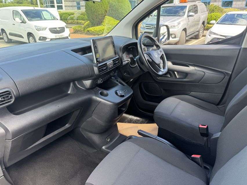 A 2021 VAUXHALL COMBO 1.5 Turbo D 2300 Edition Panel Van 4dr Diesel Auto L2 H1 Euro 6 (s/s) (130 A 2021 VAUXHALL COMBO 1.5 Turbo D 2300 Edition Panel Van 4dr Diesel Auto L2 H1 Euro 6 (s/s) (130