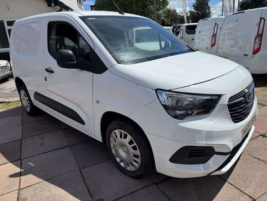 A 2019 VAUXHALL COMBO 1.6 Turbo D 2300 Sportive Panel Van 4dr Diesel Manual L1 H1 Euro 6 (s/s) (1 A 2019 VAUXHALL COMBO 1.6 Turbo D 2300 Sportive Panel Van 4dr Diesel Manual L1 H1 Euro 6 (s/s) (1