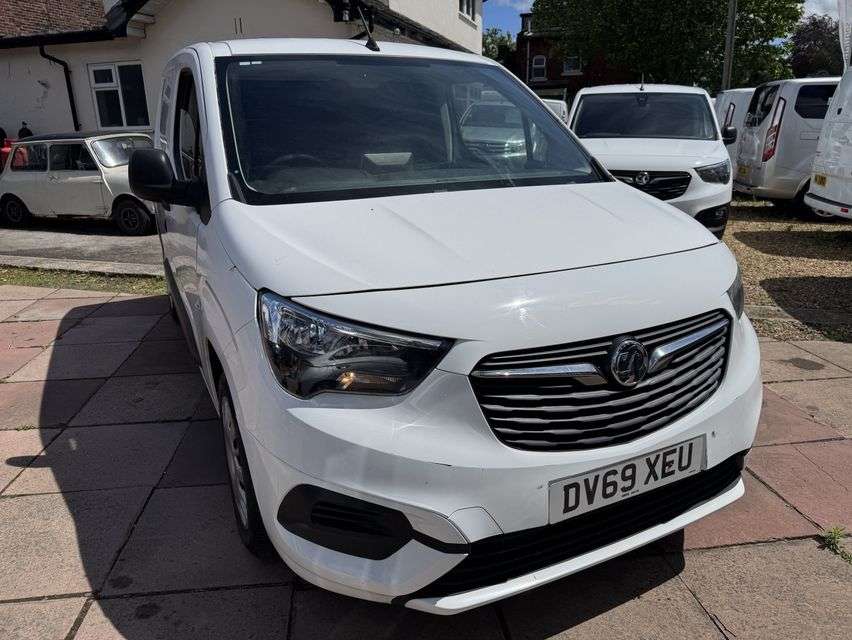 A 2019 VAUXHALL COMBO 1.6 Turbo D 2300 Sportive Panel Van 4dr Diesel Manual L1 H1 Euro 6 (s/s) (1 A 2019 VAUXHALL COMBO 1.6 Turbo D 2300 Sportive Panel Van 4dr Diesel Manual L1 H1 Euro 6 (s/s) (1