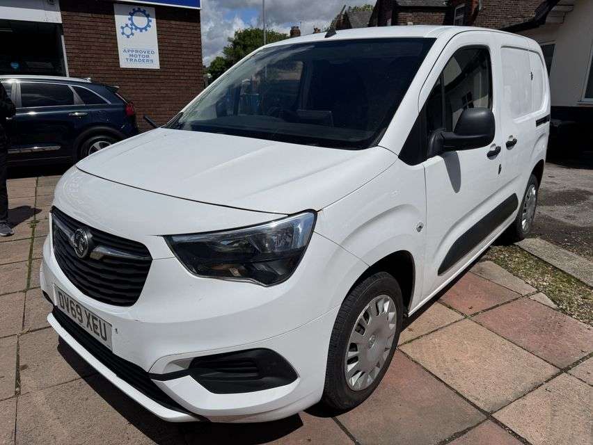 A 2019 VAUXHALL COMBO 1.6 Turbo D 2300 Sportive Panel Van 4dr Diesel Manual L1 H1 Euro 6 (s/s) (1 A 2019 VAUXHALL COMBO 1.6 Turbo D 2300 Sportive Panel Van 4dr Diesel Manual L1 H1 Euro 6 (s/s) (1