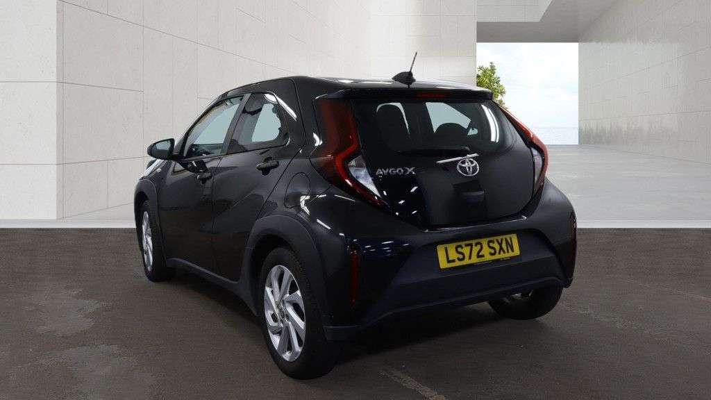 A 2022 TOYOTA AYGO X 1.0 VVT-i Pure Hatchback 5dr Petrol x-shift Euro 6 (s/s) (72 ps) A 2022 TOYOTA AYGO X 1.0 VVT-i Pure Hatchback 5dr Petrol x-shift Euro 6 (s/s) (72 ps)