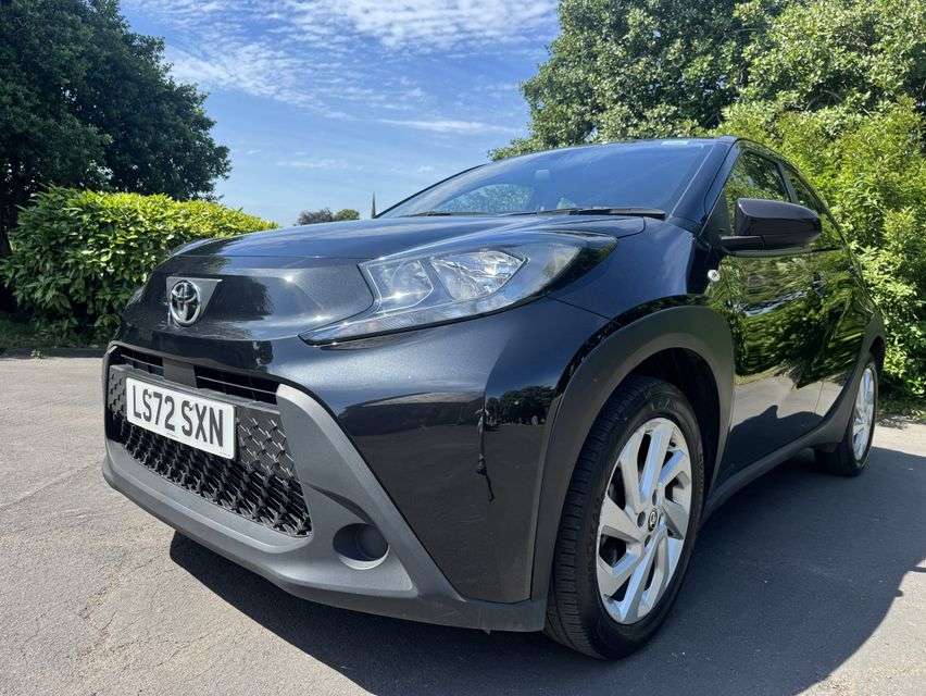 A 2022 TOYOTA AYGO X 1.0 VVT-i Pure Hatchback 5dr Petrol x-shift Euro 6 (s/s) (72 ps) A 2022 TOYOTA AYGO X 1.0 VVT-i Pure Hatchback 5dr Petrol x-shift Euro 6 (s/s) (72 ps)