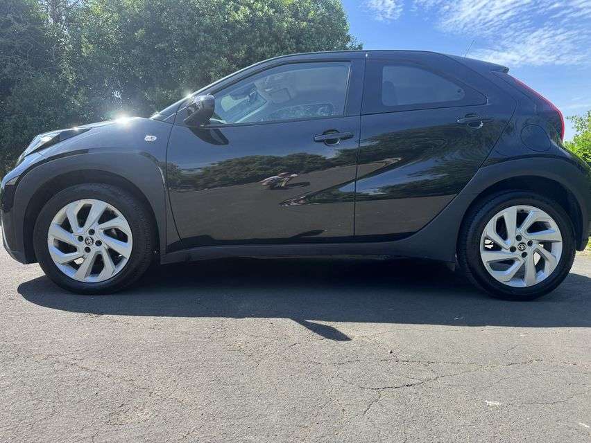 A 2022 TOYOTA AYGO X 1.0 VVT-i Pure Hatchback 5dr Petrol x-shift Euro 6 (s/s) (72 ps) A 2022 TOYOTA AYGO X 1.0 VVT-i Pure Hatchback 5dr Petrol x-shift Euro 6 (s/s) (72 ps)