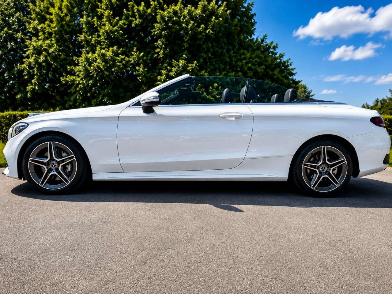 A 2019 MERCEDES-BENZ C CLASS 2.0 C300d AMG Line Cabriolet 2dr Diesel G-Tronic+ Euro 6 (s/s) (245 ps) A 2019 MERCEDES-BENZ C CLASS 2.0 C300d AMG Line Cabriolet 2dr Diesel G-Tronic+ Euro 6 (s/s) (245 ps)
