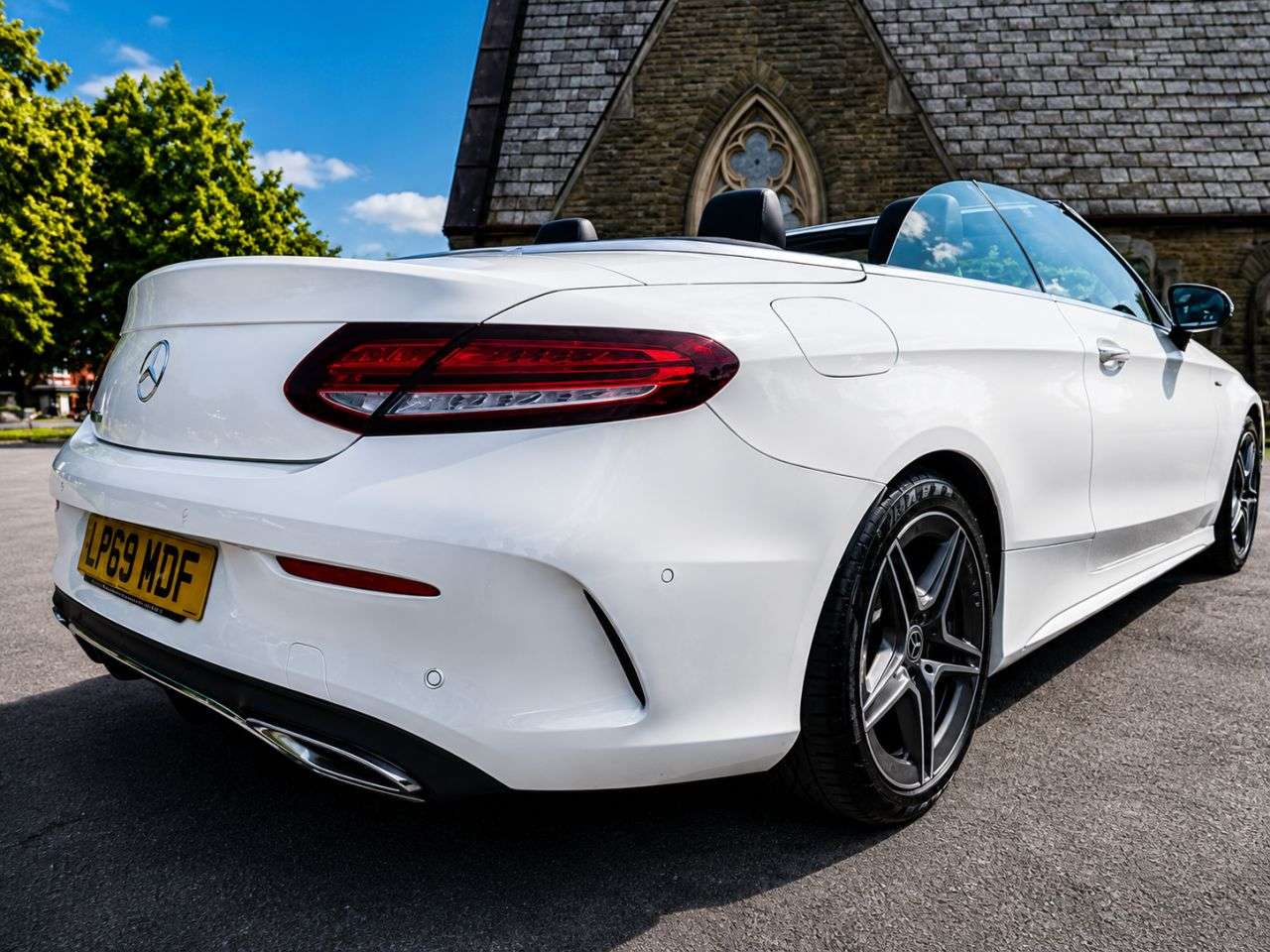 A 2019 MERCEDES-BENZ C CLASS 2.0 C300d AMG Line Cabriolet 2dr Diesel G-Tronic+ Euro 6 (s/s) (245 ps) A 2019 MERCEDES-BENZ C CLASS 2.0 C300d AMG Line Cabriolet 2dr Diesel G-Tronic+ Euro 6 (s/s) (245 ps)