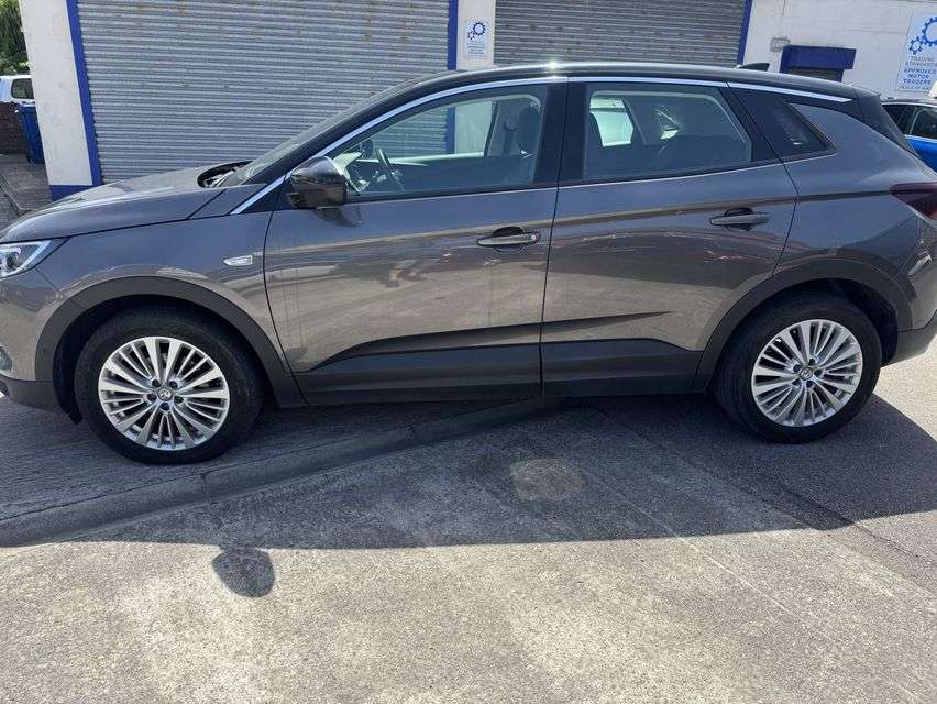 A 2019 VAUXHALL GRANDLAND X 1.5 Turbo D Sport Nav SUV 5dr Diesel Auto Euro 6 (s/s) (130 ps) A 2019 VAUXHALL GRANDLAND X 1.5 Turbo D Sport Nav SUV 5dr Diesel Auto Euro 6 (s/s) (130 ps)