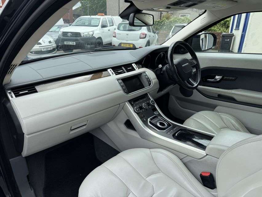 A 2012 LAND ROVER RANGE ROVER EVOQUE 2.2 SD4 Prestige Coupe 3dr Diesel Auto 4WD Euro 5 (190 ps) A 2012 LAND ROVER RANGE ROVER EVOQUE 2.2 SD4 Prestige Coupe 3dr Diesel Auto 4WD Euro 5 (190 ps)