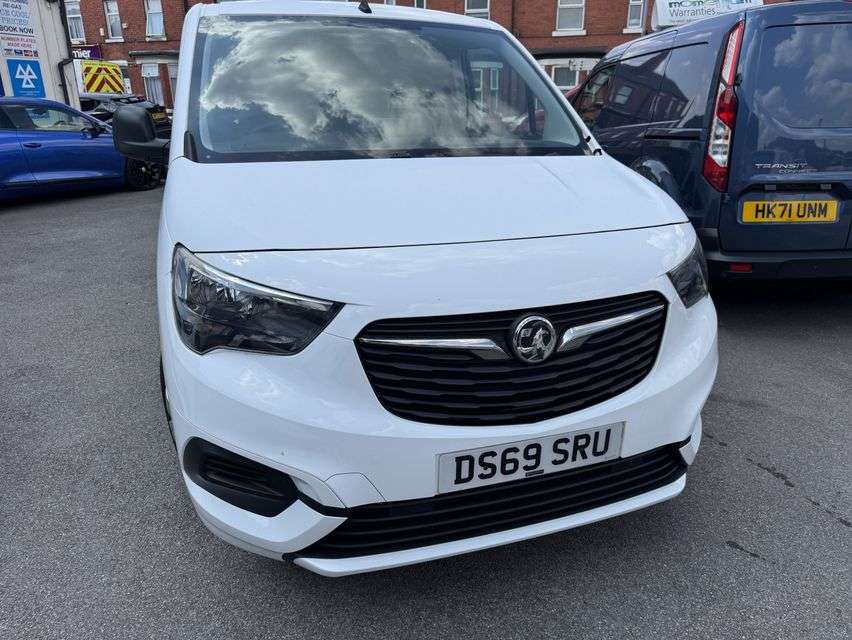 A 2019 VAUXHALL COMBO 1.6 Turbo D 2300 Sportive Panel Van 4dr Diesel Manual L1 H1 Euro 6 (s/s) (1 A 2019 VAUXHALL COMBO 1.6 Turbo D 2300 Sportive Panel Van 4dr Diesel Manual L1 H1 Euro 6 (s/s) (1