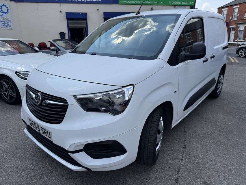 A 2019 VAUXHALL COMBO 1.6 Turbo D 2300 Sportive Panel Van 4dr Diesel Manual L1 H1 Euro 6 (s/s) (1 A 2019 VAUXHALL COMBO 1.6 Turbo D 2300 Sportive Panel Van 4dr Diesel Manual L1 H1 Euro 6 (s/s) (1