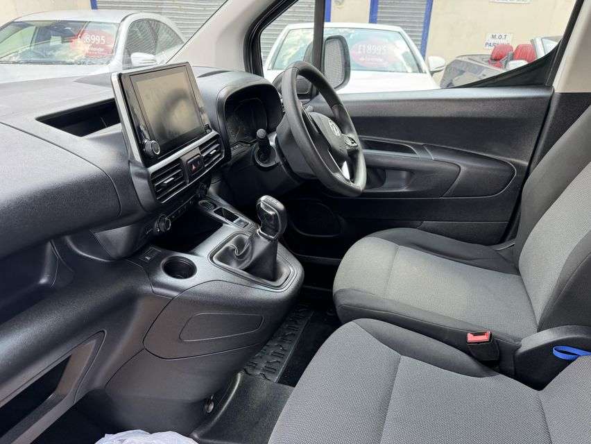 A 2019 VAUXHALL COMBO 1.6 Turbo D 2300 Sportive Panel Van 4dr Diesel Manual L1 H1 Euro 6 (s/s) (1 A 2019 VAUXHALL COMBO 1.6 Turbo D 2300 Sportive Panel Van 4dr Diesel Manual L1 H1 Euro 6 (s/s) (1