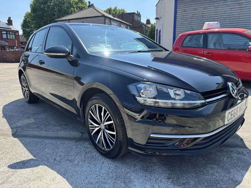 A 2018 VOLKSWAGEN GOLF 1.0 TSI SE Hatchback 5dr Petrol Manual Euro 6 (s/s) (110 bhp) A 2018 VOLKSWAGEN GOLF 1.0 TSI SE Hatchback 5dr Petrol Manual Euro 6 (s/s) (110 bhp)