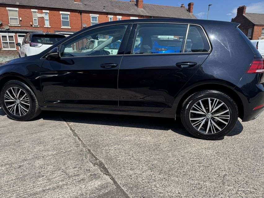 A 2018 VOLKSWAGEN GOLF 1.0 TSI SE Hatchback 5dr Petrol Manual Euro 6 (s/s) (110 bhp) A 2018 VOLKSWAGEN GOLF 1.0 TSI SE Hatchback 5dr Petrol Manual Euro 6 (s/s) (110 bhp)