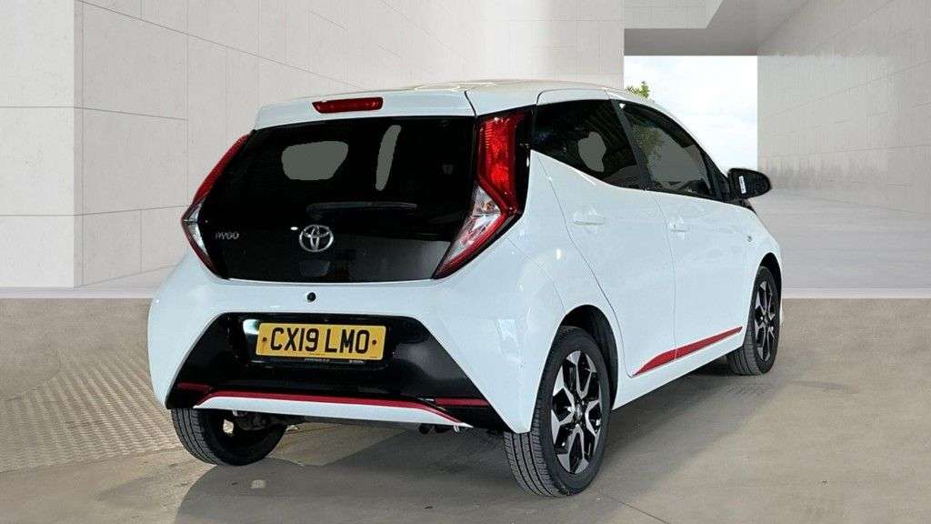 A 2019 TOYOTA AYGO 1.0 VVT-i x-trend Hatchback 5dr Petrol Manual Euro 6 (71 ps) A 2019 TOYOTA AYGO 1.0 VVT-i x-trend Hatchback 5dr Petrol Manual Euro 6 (71 ps)