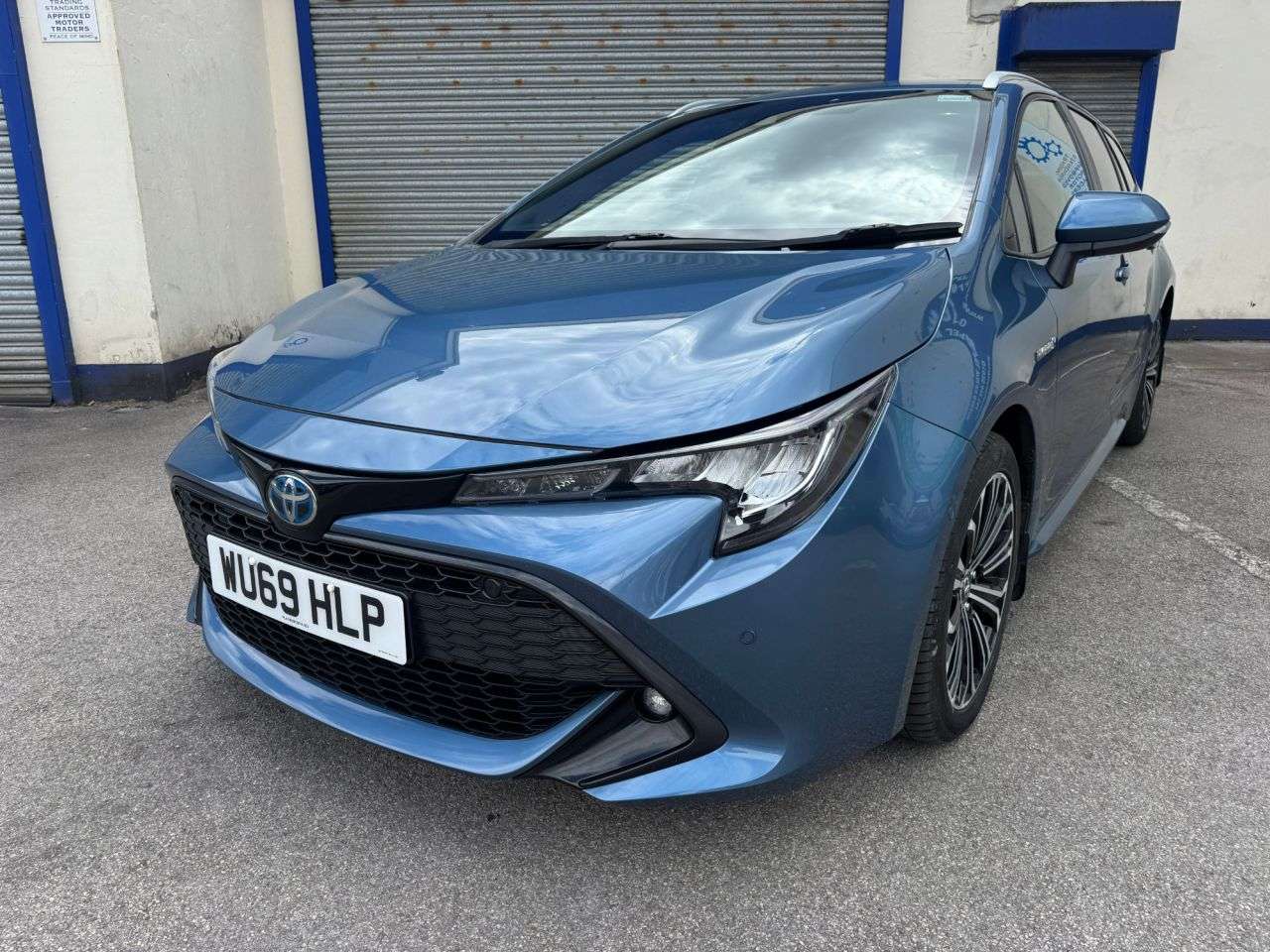 A 2019 TOYOTA COROLLA 2.0 VVT-h Design Touring Sports 5dr Petrol Hybrid CVT Euro 6 (s/s) (184 ps) A 2019 TOYOTA COROLLA 2.0 VVT-h Design Touring Sports 5dr Petrol Hybrid CVT Euro 6 (s/s) (184 ps)