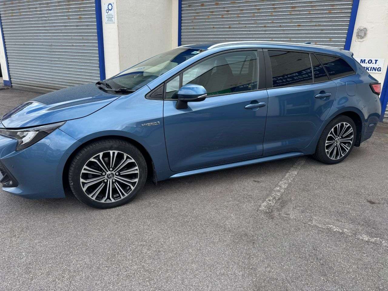 A 2019 TOYOTA COROLLA 2.0 VVT-h Design Touring Sports 5dr Petrol Hybrid CVT Euro 6 (s/s) (184 ps) A 2019 TOYOTA COROLLA 2.0 VVT-h Design Touring Sports 5dr Petrol Hybrid CVT Euro 6 (s/s) (184 ps)