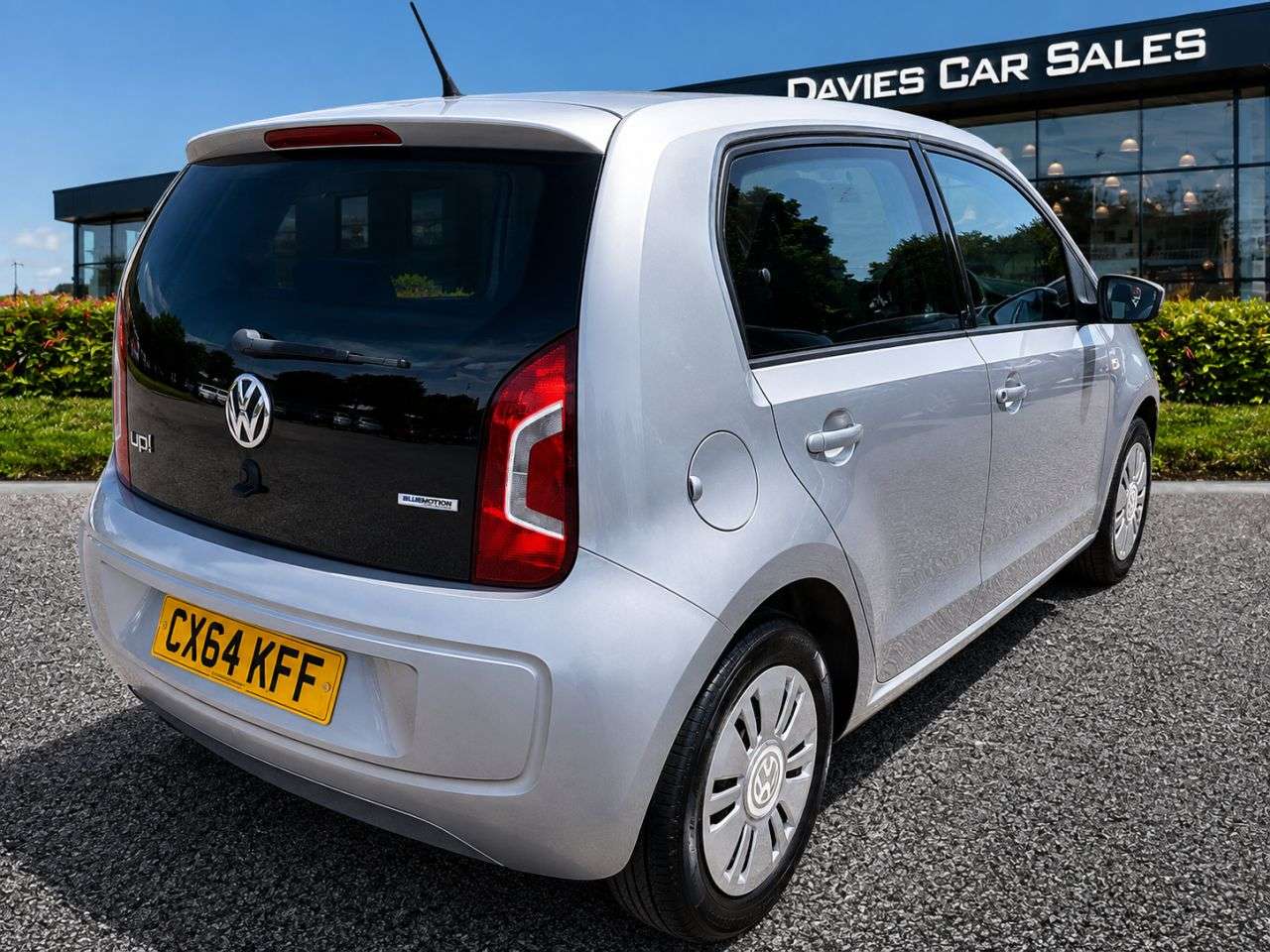 A 2014 VOLKSWAGEN UP! 1.0 BlueMotion Tech Move up! Hatchback 5dr Petrol Manual Euro 5 (s/s) (60 p A 2014 VOLKSWAGEN UP! 1.0 BlueMotion Tech Move up! Hatchback 5dr Petrol Manual Euro 5 (s/s) (60 p