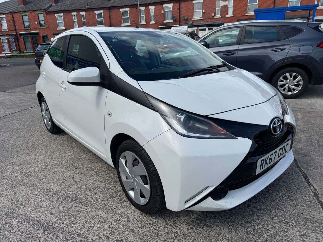 A 2017 TOYOTA AYGO 1.0 VVT-i x-play Hatchback 5dr Petrol Manual Euro 6 (68 ps) A 2017 TOYOTA AYGO 1.0 VVT-i x-play Hatchback 5dr Petrol Manual Euro 6 (68 ps)