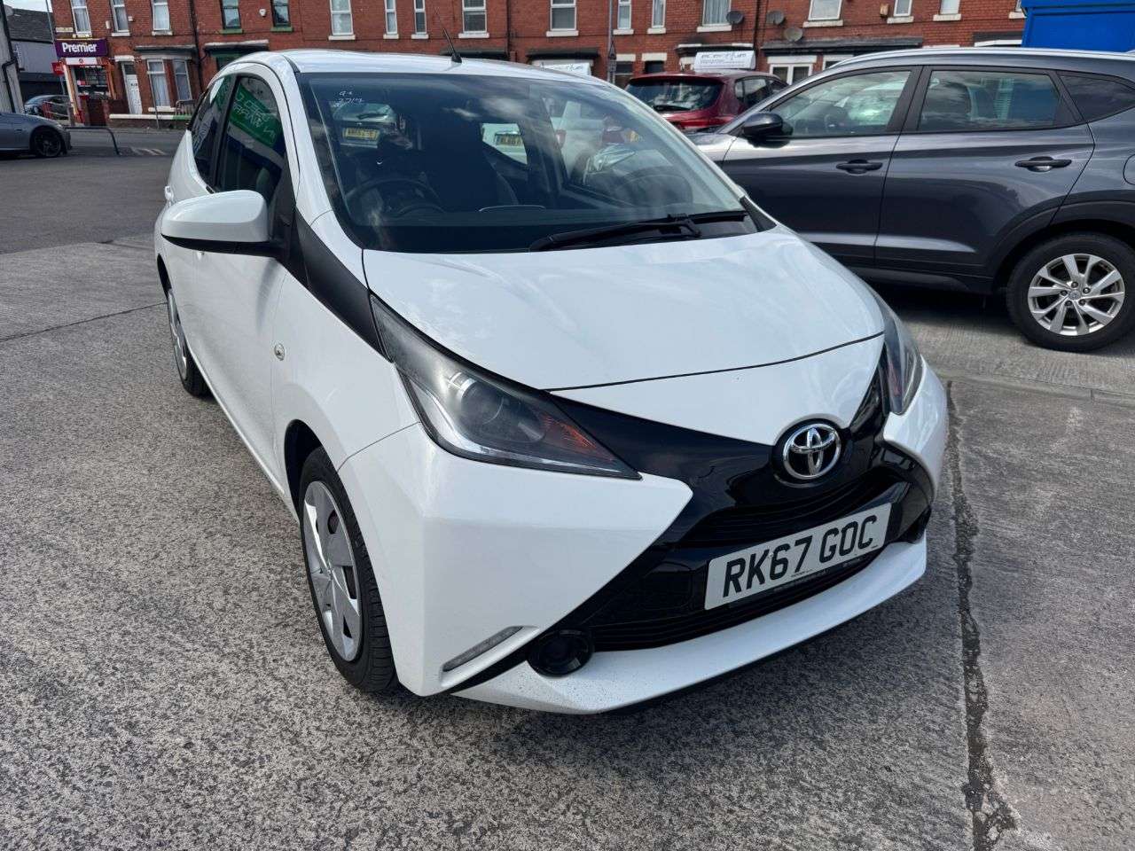 A 2017 TOYOTA AYGO 1.0 VVT-i x-play Hatchback 5dr Petrol Manual Euro 6 (68 ps) A 2017 TOYOTA AYGO 1.0 VVT-i x-play Hatchback 5dr Petrol Manual Euro 6 (68 ps)