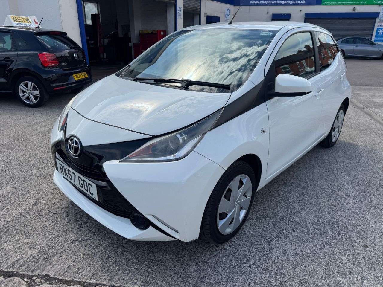 A 2017 TOYOTA AYGO 1.0 VVT-i x-play Hatchback 5dr Petrol Manual Euro 6 (68 ps) A 2017 TOYOTA AYGO 1.0 VVT-i x-play Hatchback 5dr Petrol Manual Euro 6 (68 ps)