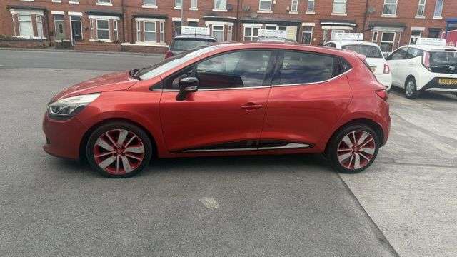 A 2014 RENAULT CLIO 1.5 dCi Dynamique S MediaNav Hatchback 5dr Diesel Manual Euro 5 (s/s) (90 p A 2014 RENAULT CLIO 1.5 dCi Dynamique S MediaNav Hatchback 5dr Diesel Manual Euro 5 (s/s) (90 p