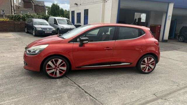 A 2014 RENAULT CLIO 1.5 dCi Dynamique S MediaNav Hatchback 5dr Diesel Manual Euro 5 (s/s) (90 p A 2014 RENAULT CLIO 1.5 dCi Dynamique S MediaNav Hatchback 5dr Diesel Manual Euro 5 (s/s) (90 p