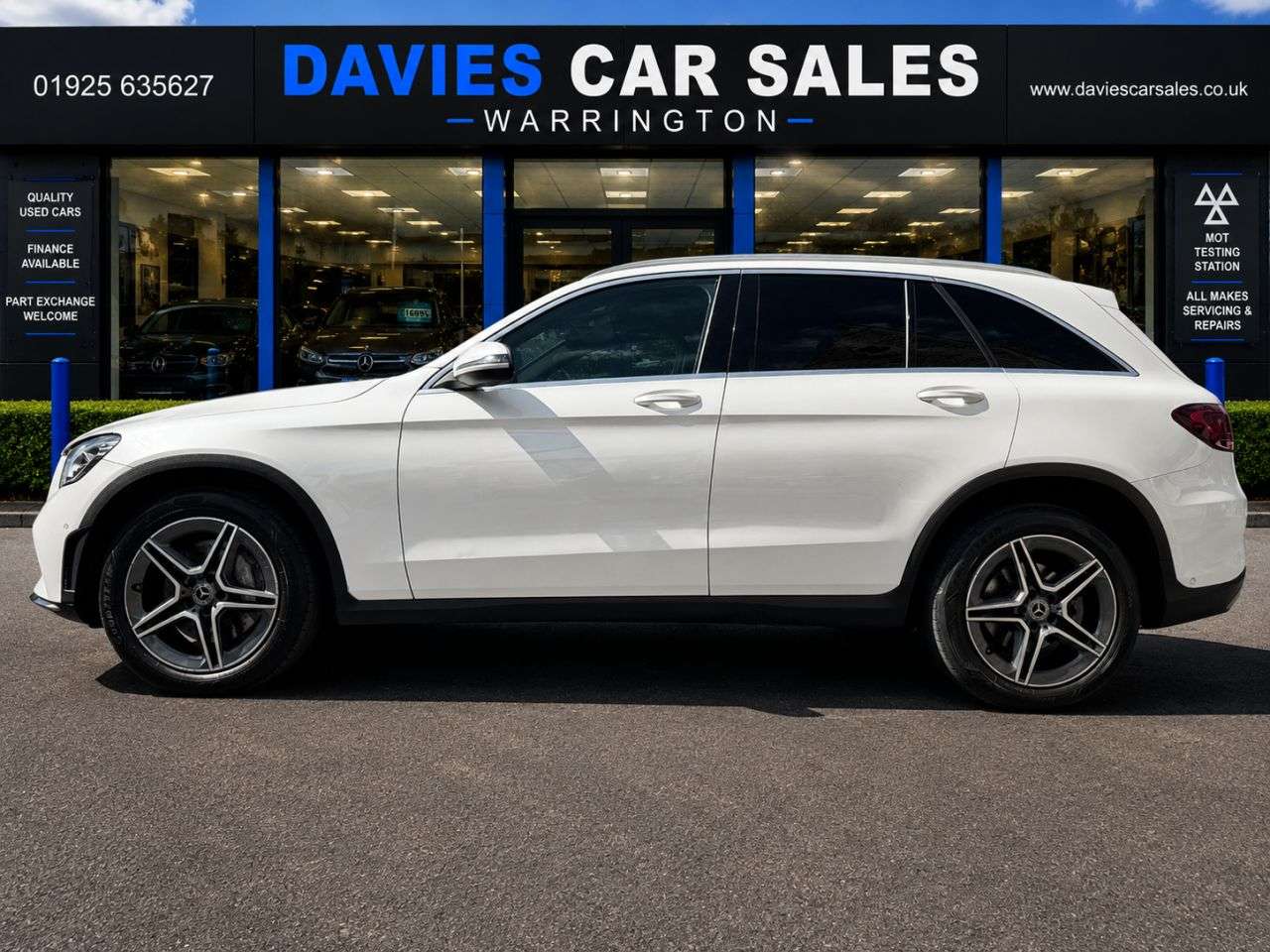 A 2019 MERCEDES-BENZ GLC 2.0 GLC220d AMG Line SUV 5dr Diesel G-Tronic+ 4MATIC Euro 6 (s/s) (194 ps) A 2019 MERCEDES-BENZ GLC 2.0 GLC220d AMG Line SUV 5dr Diesel G-Tronic+ 4MATIC Euro 6 (s/s) (194 ps)