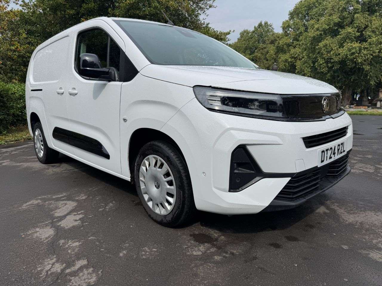 A 2024 VAUXHALL COMBO 1.5 Turbo D 2300 Pro XL Panel Van 6dr Diesel Manual LWB Euro 6 (s/s) (100 p A 2024 VAUXHALL COMBO 1.5 Turbo D 2300 Pro XL Panel Van 6dr Diesel Manual LWB Euro 6 (s/s) (100 p
