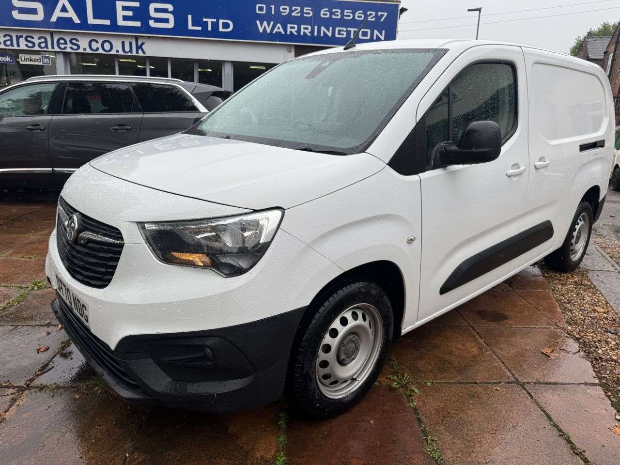 A 2021 VAUXHALL COMBO 1.5 Turbo D 2300 Edition Panel Van 4dr Diesel Auto L2 H1 Euro 6 (s/s) (130 A 2021 VAUXHALL COMBO 1.5 Turbo D 2300 Edition Panel Van 4dr Diesel Auto L2 H1 Euro 6 (s/s) (130