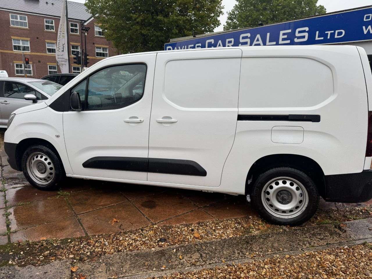 A 2021 VAUXHALL COMBO 1.5 Turbo D 2300 Edition Panel Van 4dr Diesel Auto L2 H1 Euro 6 (s/s) (130 A 2021 VAUXHALL COMBO 1.5 Turbo D 2300 Edition Panel Van 4dr Diesel Auto L2 H1 Euro 6 (s/s) (130