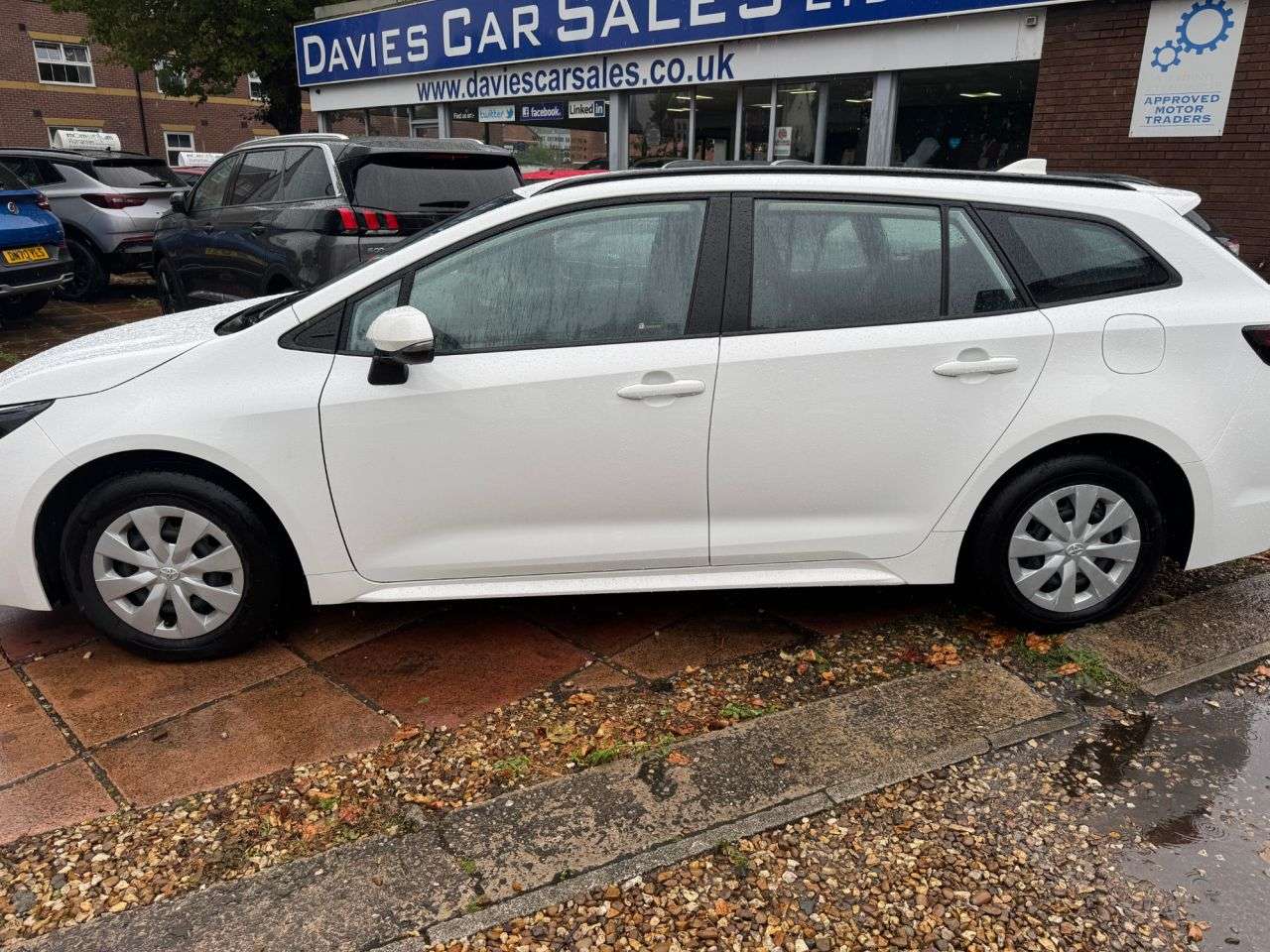 A 2023 TOYOTA COROLLA 1.8 VVT-h Car Derived Van 5dr Petrol Hybrid CVT Euro 6 (s/s) (140 ps) A 2023 TOYOTA COROLLA 1.8 VVT-h Car Derived Van 5dr Petrol Hybrid CVT Euro 6 (s/s) (140 ps)