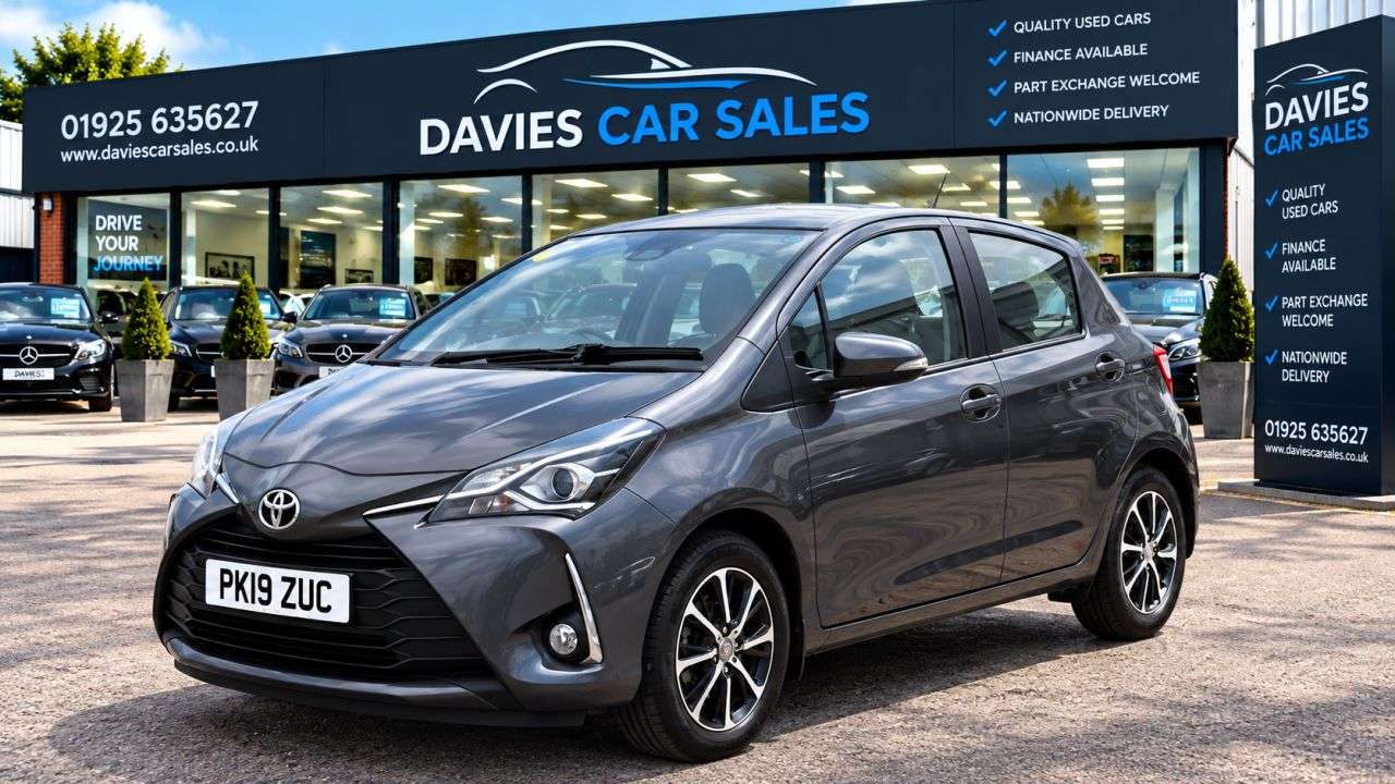 A 2019 TOYOTA YARIS 1.5 VVT-i Icon Tech Hatchback 5dr Petrol Manual Euro 6 (111 ps) A 2019 TOYOTA YARIS 1.5 VVT-i Icon Tech Hatchback 5dr Petrol Manual Euro 6 (111 ps)