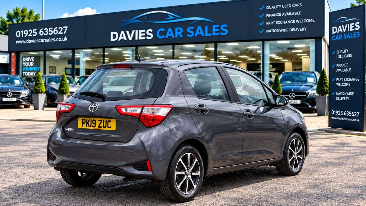 A 2019 TOYOTA YARIS 1.5 VVT-i Icon Tech Hatchback 5dr Petrol Manual Euro 6 (111 ps) A 2019 TOYOTA YARIS 1.5 VVT-i Icon Tech Hatchback 5dr Petrol Manual Euro 6 (111 ps)