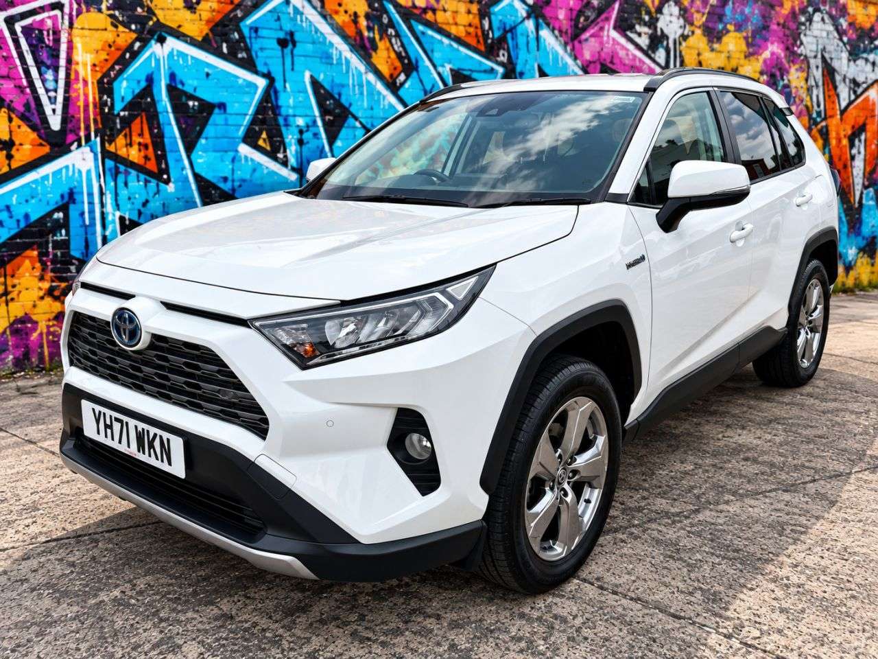 A 2021 TOYOTA RAV4 2.5 VVT-h GPF Design SUV 5dr Petrol Hybrid CVT 4WD Euro 6 (s/s) (222 ps) A 2021 TOYOTA RAV4 2.5 VVT-h GPF Design SUV 5dr Petrol Hybrid CVT 4WD Euro 6 (s/s) (222 ps)