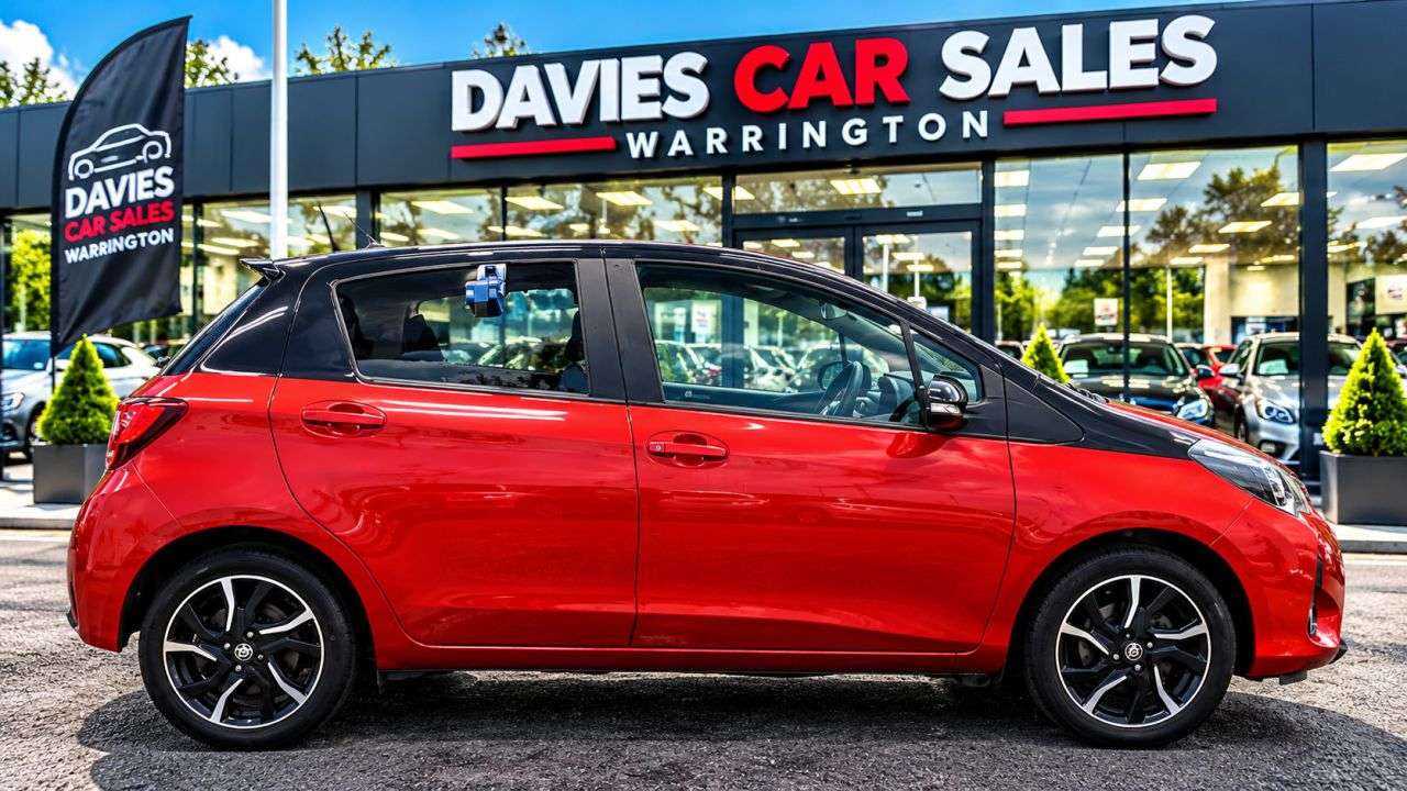 A 2016 TOYOTA YARIS 1.33 Dual VVT-i Design Hatchback 5dr Petrol Manual Euro 6 (99 ps) A 2016 TOYOTA YARIS 1.33 Dual VVT-i Design Hatchback 5dr Petrol Manual Euro 6 (99 ps)