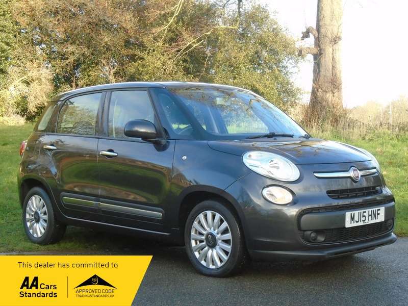 A 2015 FIAT 500L POP STAR A 2015 FIAT 500L POP STAR