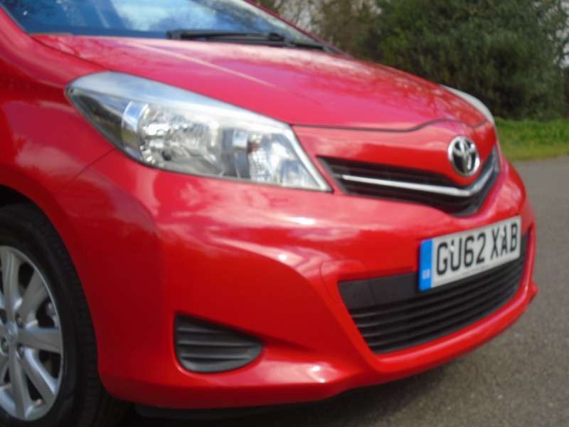 2012 TOYOTA YARIS 2012 TOYOTA YARIS