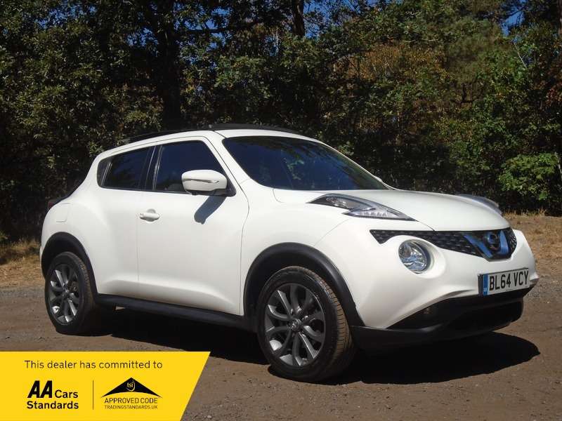 A 2015 NISSAN JUKE TEKNA DIG-T A 2015 NISSAN JUKE TEKNA DIG-T
