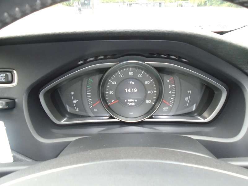 2014 VOLVO V40 2014 VOLVO V40