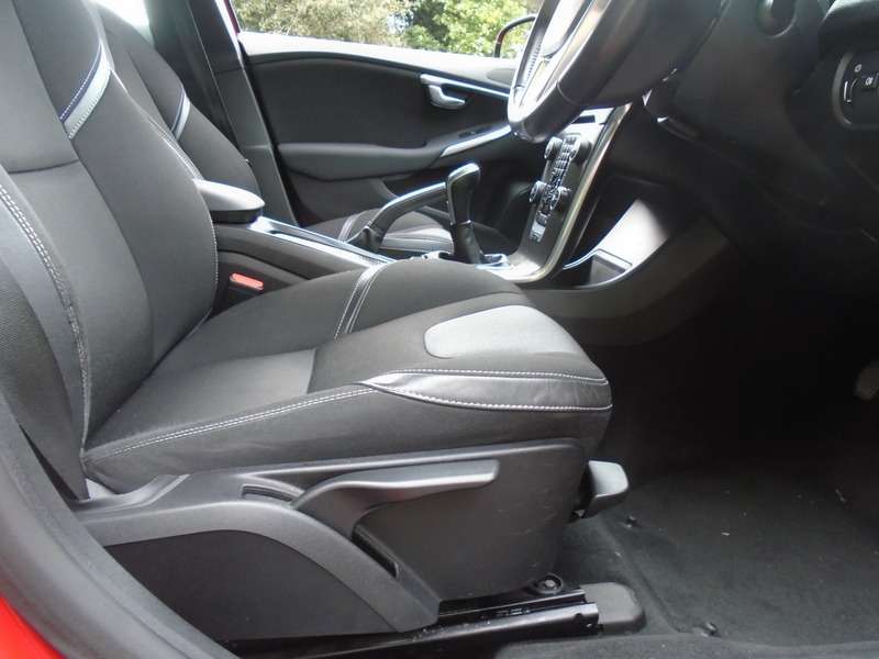 2014 VOLVO V40 2014 VOLVO V40