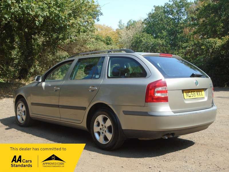 A 2008 SKODA OCTAVIA TDI AMBIENTE DSG A 2008 SKODA OCTAVIA TDI AMBIENTE DSG