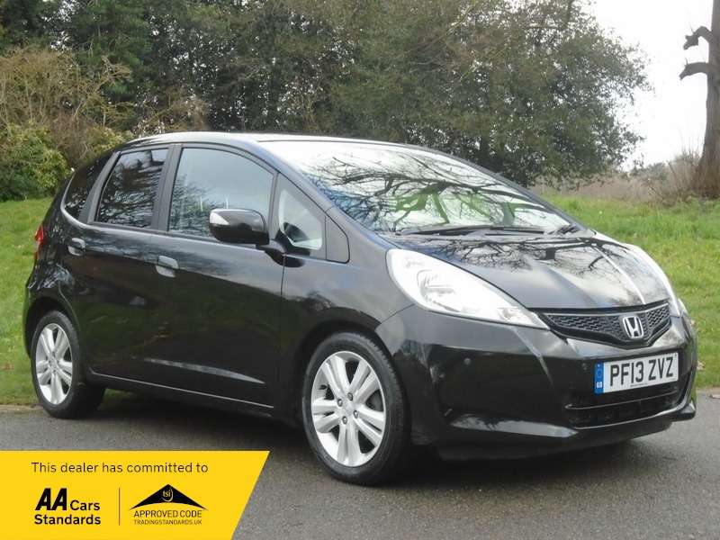 A 2013 HONDA JAZZ I-VTEC ES PLUS T A 2013 HONDA JAZZ I-VTEC ES PLUS T