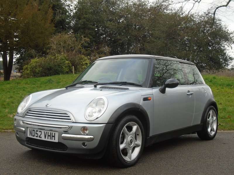 A 2002 MINI MINI COOPER A 2002 MINI MINI COOPER